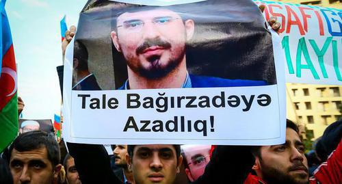 A participant of the rally holds the political prisoner's photo. Baku, October 28, 2017. Photo by Aziz Karimov for the "Caucasian Knot"