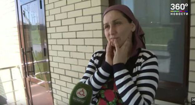 Mother of the girl beaten in Ingushetia. Screenshot of the 360 TV channel https://www.youtube.com/watch?v=t0mkDBwmWEc 