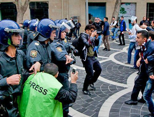 Journalists at a protest action organized by the opposition. Baku, November 17, 2013. Photo by Aziz Karimov for the "Caucasian Knot"