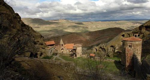 The David Gareja Complex. Photo: Paata Vardanashvili from Tbilisi, https://commons.wikimedia.org/w/index.php?curid=3529065