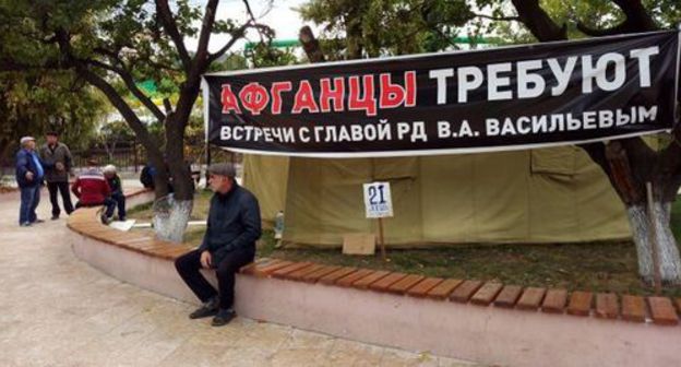 The hunger strike held by the Afghan War veterans in the Makhachkala park. Octboer 7, 2019. Photo by Rasul Magomedov for the "Caucasian Knot"