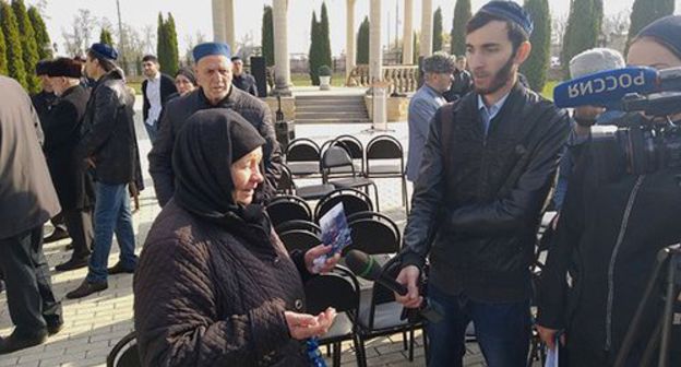 A mourning rally at the "Poazot Kashmash" memorial cemetary. Photo by Magomed Aliev for the "Caucasian Knot"