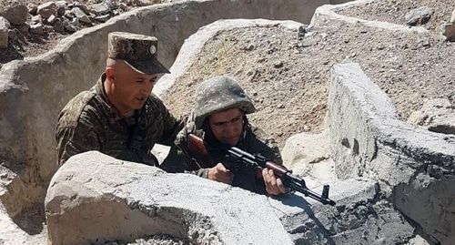 Armenian soldiers. Photo by the press service of the the Ministry of Defence of Armenia http://www.mil.am/hy/news/7054