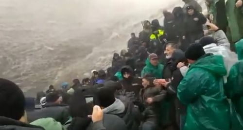 Clashes of the residents of the Dagestani village of Meusisha with law enforcers. November 1, 2019. Screenshot by the user Dag.Life https://www.youtube.com/watch?v=SCfN3Fl1a3o&amp;feature=youtu.be