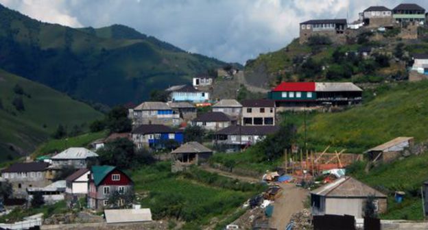 The village of Kenkhi, Chechnya. Photo: Brainwashing - CC BY-SA 4.0. https://commons.wikimedia.org/wiki/File:Kenkhi01.jpg