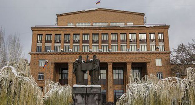 Yerevan State University. Photo: Սէրուժ Ուրիշեան (Serouj Ourishian) https://ru.wikipedia.org/