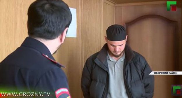 Participant of a wedding motorcade apologizes for dangerous driving on air of Chechen TV. Screenshot from the "Grozny" ChGTRK video, https://www.youtube.com/watch?v=pxkVvJeSBmg