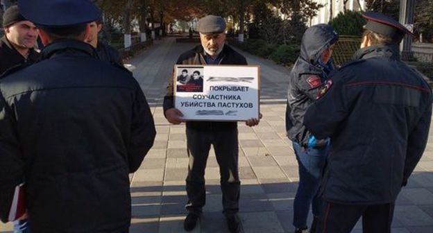 Murtazali Gasanguseinov holds picket, November 17, 2019. Photo by Ilyas Kapiev for the Caucasian Knot