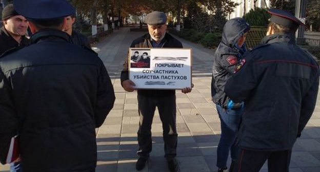 Murtazali Gasanguseinov holds picket on November 17, 2019. Photo by Ilyas Kapiev for the Caucasian Knot