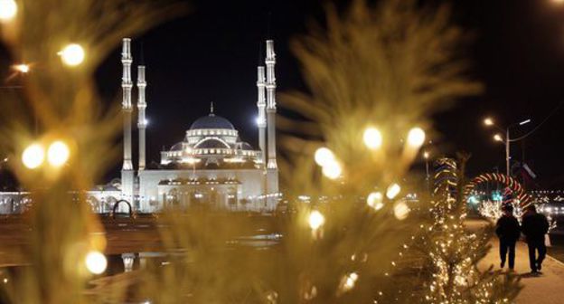 New Year's decoration in the streets of Grozny. Photo: REUTERS/Denis Sinyakov