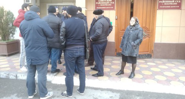 Supporters of Abdulmumin Gadjiev at the Sovetsky District Court of Makhachkala, December 31, 2018. Photo by Ilyas Kapiev for the Caucasian Knot