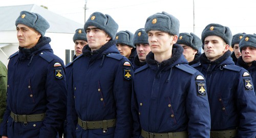 Chechen conscripts. Photo: press service of the Parliament of Chechnya, http://www.parlamentchr.ru/press-centre/fotoreportazhi/2679-500-prizyvnikov-iz-chechni-otpravilis-na-sluzhbu-v-ryady-vs-rossii