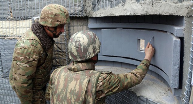 Azerbaijani soldiers. Photo by the press service of the Ministry of Defence of Azerbaijan https://mod.gov.az/az/news/mudafie-naziri-dunya-azerbaycanlilarinin-hemreyliyi-gununu-cebhede-xidmet-eden-herbi-qulluqcularla-qeyd-edib-video-29714.html