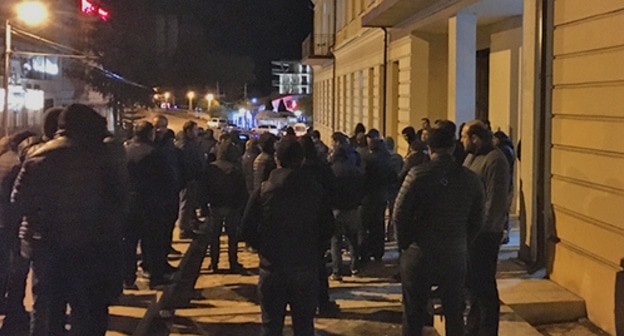 Near the Supreme Court of Abkhazia. Photo by Anna Gritsevich for the "Caucasian Knot"