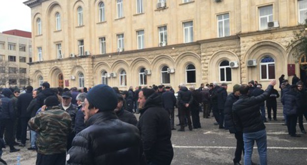 Protesters at the building of the presidential administration in Sukhumi, January 11, 2020. Photo by Anna Gritsevich for the "Caucasian Knot"