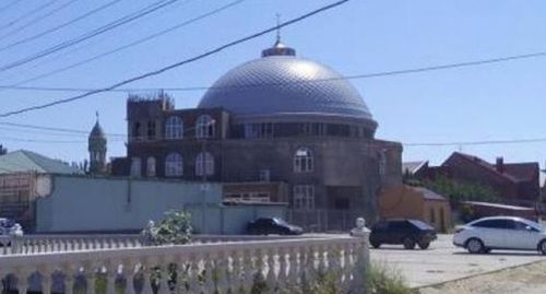 Mosque in the Hungarian Fighters Street in Makhachkala. Photo by Patimat Makhmudova for the Caucasian Knot