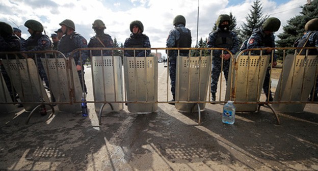 Law enforcers during rally in Magas, October 2018. Photo: REUTERS/Maxim Shemetov