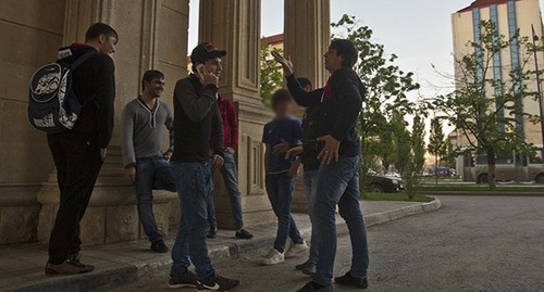 Young men in the centre of Grozny. Photo: REUTERS/Maxim Shemetov