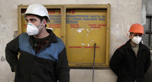 Workers of Georgian Manganese. Photo: REUTERS/David Mdzinarishvili