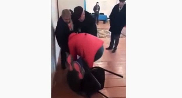 A woman using force against Zhalya Bairamova at a polling station during the parliamentary elections. Screenshot from video "Ibad Bayramov" posted at: https://www.youtube.com/watch?v=aZkgGtKwicU#action=share