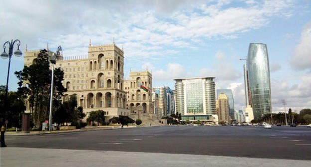 A square at the building of the Government of Azerbaijan. Photo by M. Kuznetsova for the "Caucasian Knot"