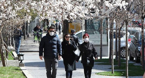 Residents of Yerevan wearing medical masks in the streets. March 2020. Photo: Hayk Baghdasaryan/Photolure via REUTERS