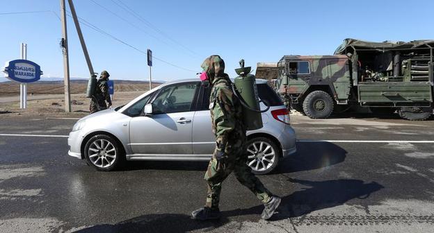 A cleaning services specialist disinfects streets in the village of Marabda. March 23, 2020. Photo: REUTERS/Irakli Gedenidze