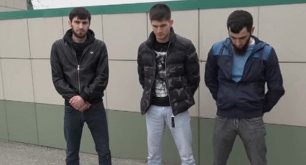 Young Chechen residents who refused to pay for a trip in a Moscow taxi. Screenshot: ChGTRK 'Grozny', https://www.youtube.com/watch?v=d2rEsTrWRUA