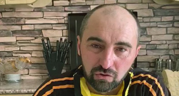 A resident of the Achkhoi-Martan District of Chechnya posted a video with his apologizes. Screenshot of the video sent via WhatsApp