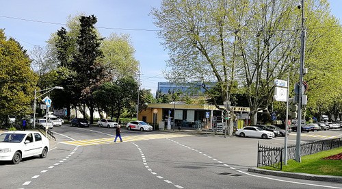 A pedestrian on the street in Sochi during quarantine. Photo by Svetlana Kravchenko for the "Caucasian Knot"