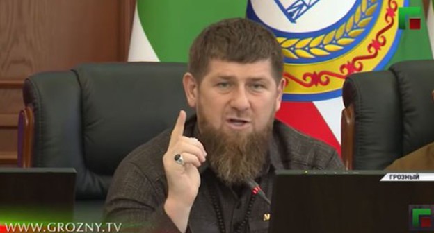 Ramzan Kadyrov is talking about the threat of coronavirus spread in Chechnya. Screenshot from video posted by ChGTRK 'Grozny', https://www.youtube.com/watch?v=B8ODK2CCLso