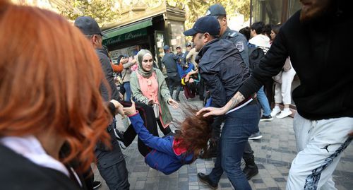 Policemen detain an activist during protest action in Baku. Photo by Aziz Karimov for the Caucasian Knot