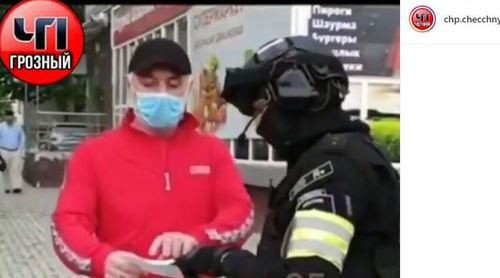 A police officer checks the permit issued for a resident of Chechnya. Screenshot of the video https://www.instagram.com/p/B_3TXR9l-je/