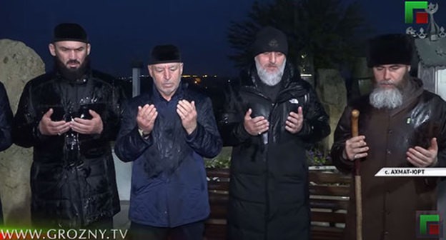 Magomed Daudov, the speaker of the Chechen parliament, Ruslan Alkhanov, Minister of Interior for Chechnya, Adam Delimkhanov, the advisor to the leader of Chechnya, and Salakh Mezhiev, Mufti of Chechnya the grave of Akhmat Kadyrov in Akhmat-Yurt. Screenshot: https://www.youtube.com/watch?v=rTNrwO_-jl4&feature=emb_title