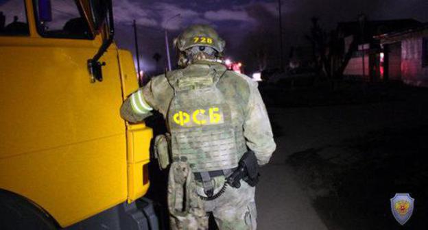 A security services officer. Photo by the press service of the National Anti-Terrorism Committee (NAC) http://nac.gov.ru/kontrterroristicheskie-operacii/v-tyumeni-neytralizovany-bandity-svyazannye-s.html#&amp;gid=1&amp;pid=3