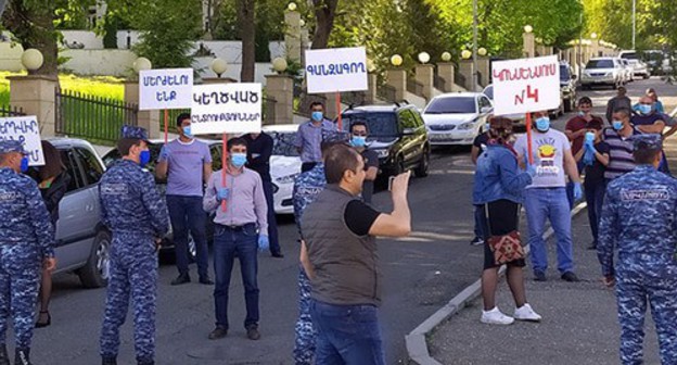 A protest rally near the Culture Center in Shushi during the inauguration of Araik Arutyunyan, the new President of the Nagorno-Karabakh Republic. Photo by Alvard Grigoryan for the "Caucasian Knot"