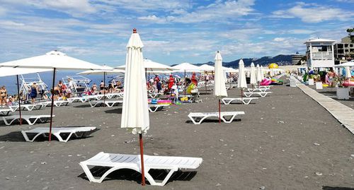 Beach in Sochi, 2019. Photo by Svetlana Kravchenko for the Caucasian Knot