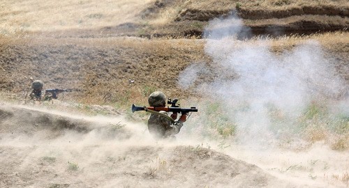 A soldier of the Azerbaijani army. Photo by the press service of the Ministry of Defence of Azerbaijan https://mod.gov.az/az/news/en-yaxsi-motoatici-boluk-adi-ugrunda-yaris-kecirilir-video-31141.html