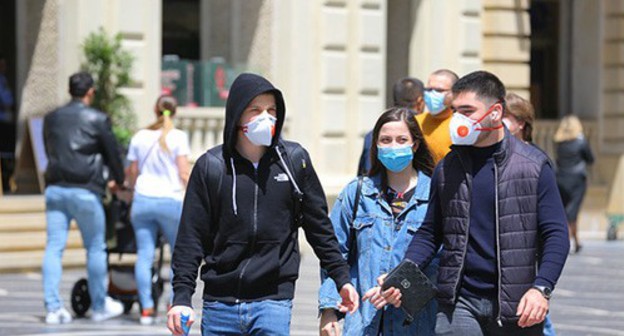 Residents of Baku in face masks. Photo by Aziz Karimov for the "Caucasian Knot"