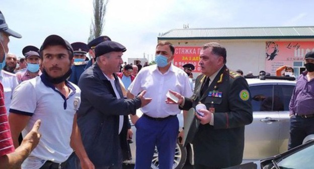 Residents of the tent camp on Dagestan-Azeri border. Photo by the press service of the administration of Magaramkentsky District