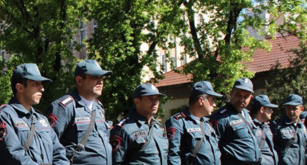 Policemen in Yerevan. Photo by Tigran Petrosyan for the Caucasian Knot