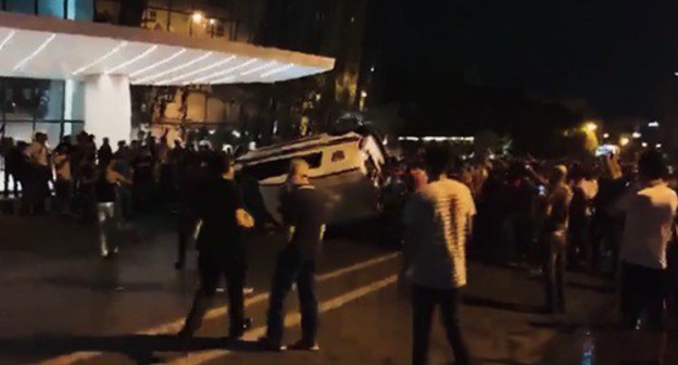 Clashes in Baku at night on July 15, 2020. Screenshot: https://www.facebook.com/polisazerbaycan/videos/332426507765677/?v=332426507765677