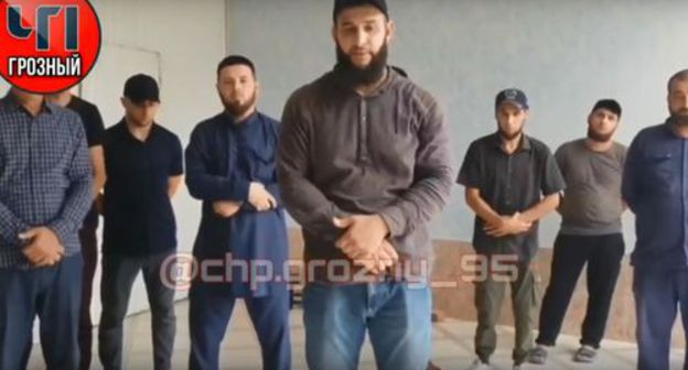 Men from among relatives of blogger Mamikhan Umarov, a critic of the Chechen authorities, who was killed in Vienna, make confession in a video appeal. Screenshot: www.youtube.com/channel/UCLI-8VNoX0Qdd49WEHOMqKw