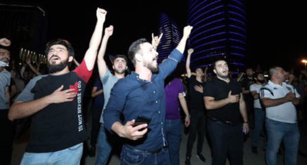 A spontaneous rally in support of the Azerbaijani army in Baku, July 14, 2020. Photo by Aziz Karimov for the Caucasian Knot