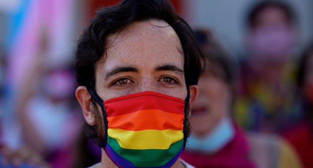 A man in a mask. Photo: REUTERS/Juan Medina