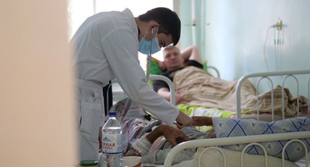 A doctor checking a patient. Photo by Vyacheslav Prudnikov for the Caucasian Knot