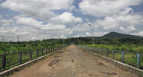 Bridge across the Inguri river. Border between Georgia and Abkhazia. Photo: Marcin Konsek / Wikimedia Commons