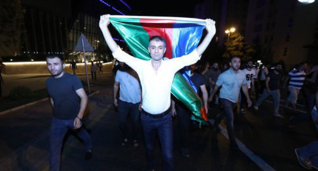 Participants of a spontaneous rally in support of the Azerbaijani army on the night of July 15, 2020. Photo by Aziz Karimov for the Caucasian Knot