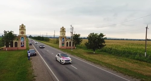 Wedding party cortege in Chechnya. Screenshot: https://www.youtube.com/watch?v=EU8rWT-FgPQ