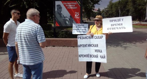 Olga Korpukhina holds solo picket in Volgograd, August 22, 2020. Photo by Vyacheslav Yaschenko for the Caucasian Knot